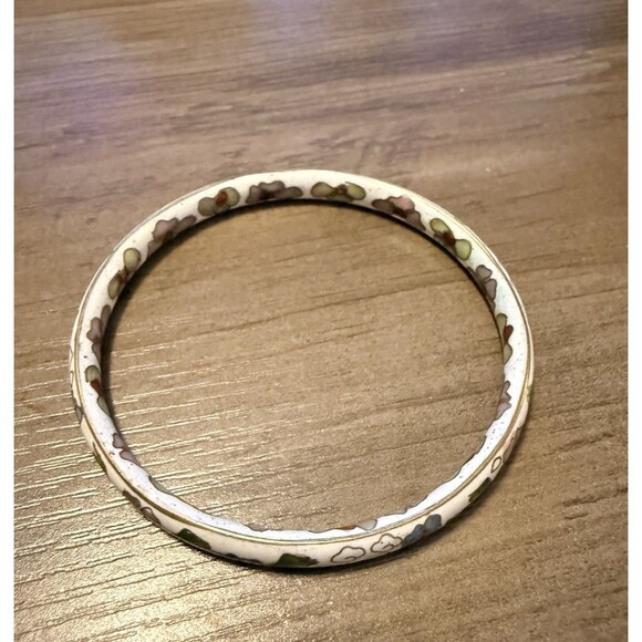 Vintage White Cloisonné Enamel Over Gold Flower Design Bangle Bracelet Set of 2 - Picture 6 of 9